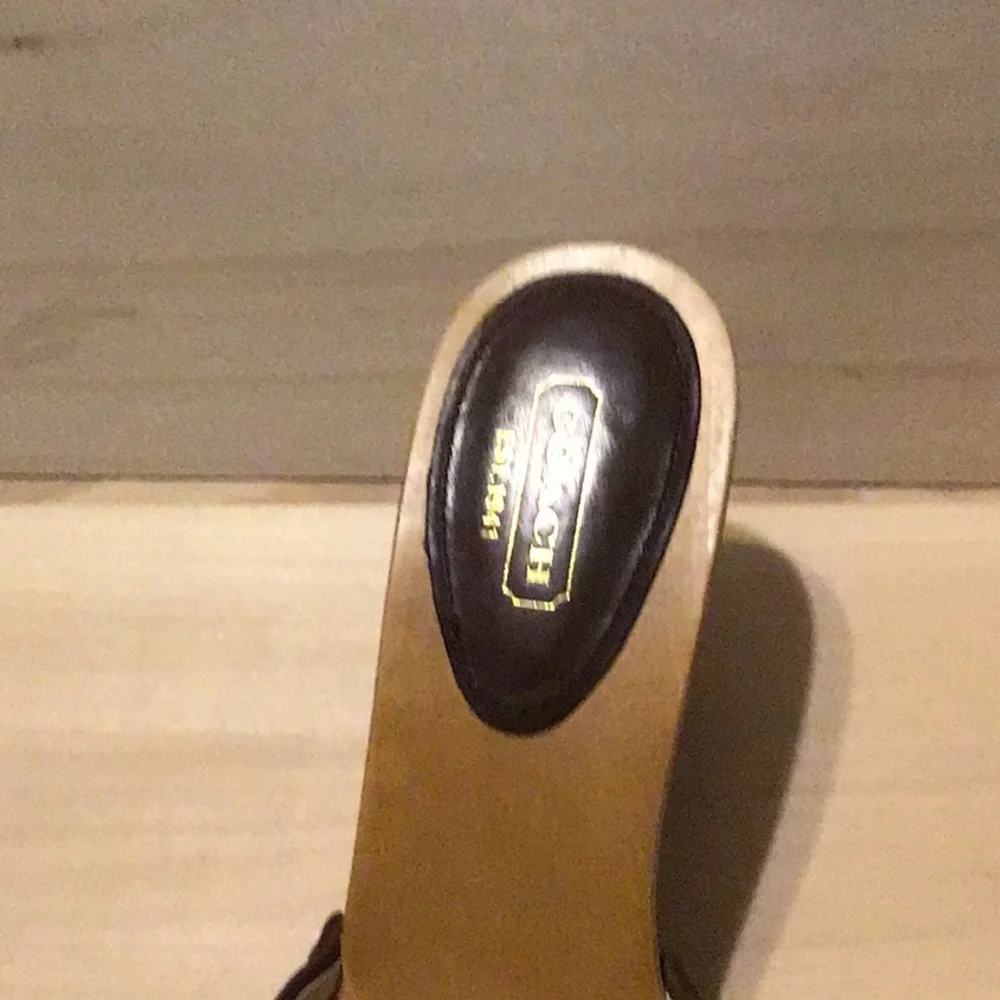 Coach - Picture 2 of 5